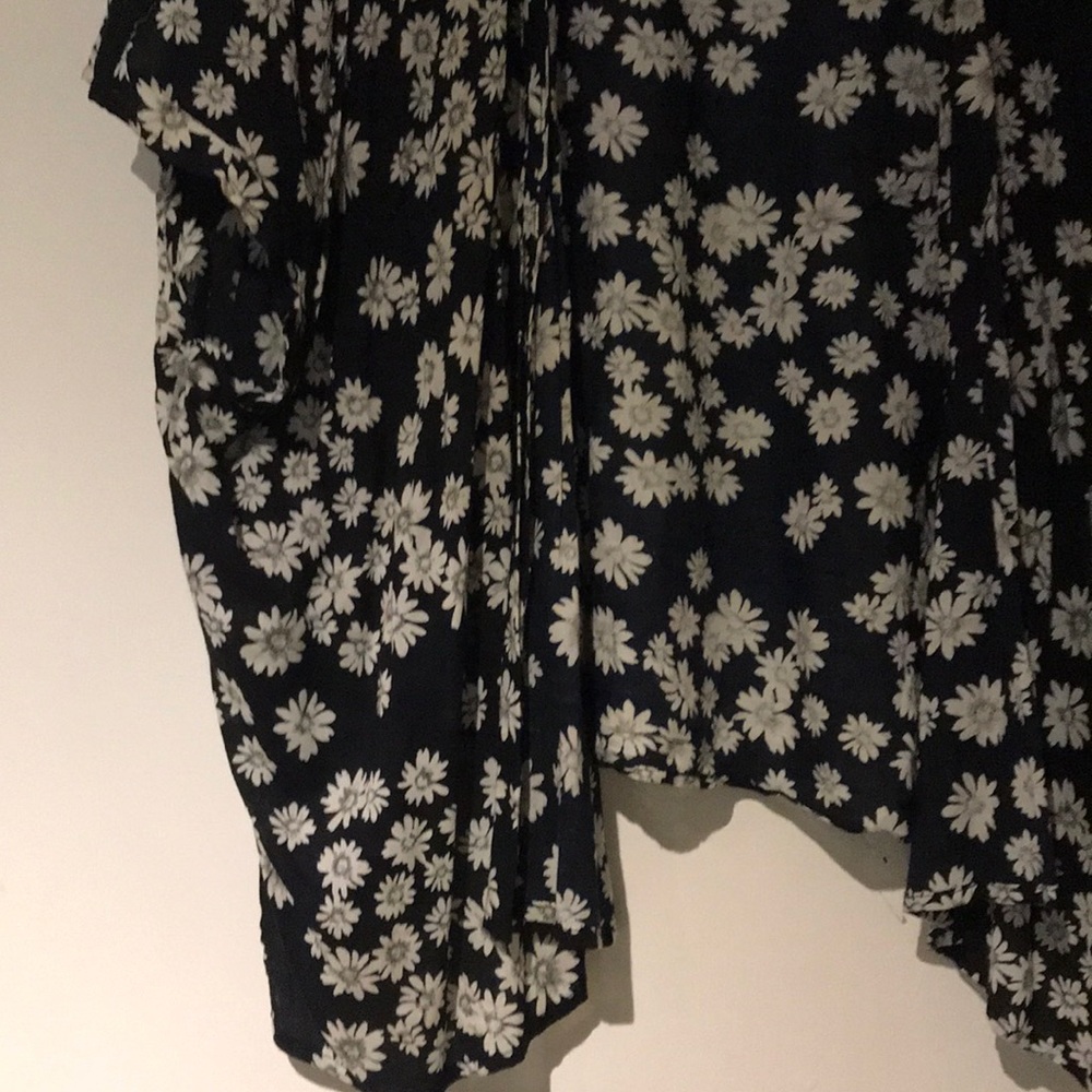 Floral Printed Lightweight Cardigan - Picture 2 of 3